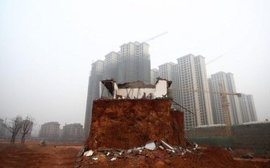 長沙釘子戶房屋成孤島 官方稱房主要價太高