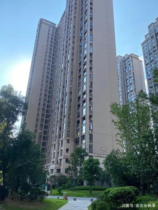 17673人圍觀!155輪競買!長沙八方小區(qū)毛坯房拍出3.25萬/㎡天價!