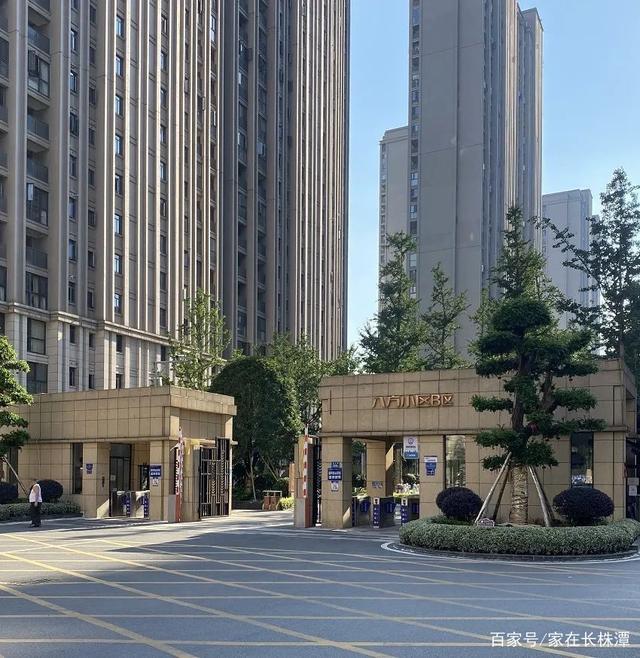 17673人圍觀!155輪競買!長沙八方小區(qū)毛坯房拍出3.25萬/㎡天價!