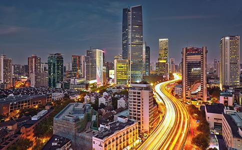 中國(guó)城市夜經(jīng)濟(jì)影響力報(bào)告發(fā)布 青島囊括三項(xiàng)大獎(jiǎng)成唯一滿貫城市